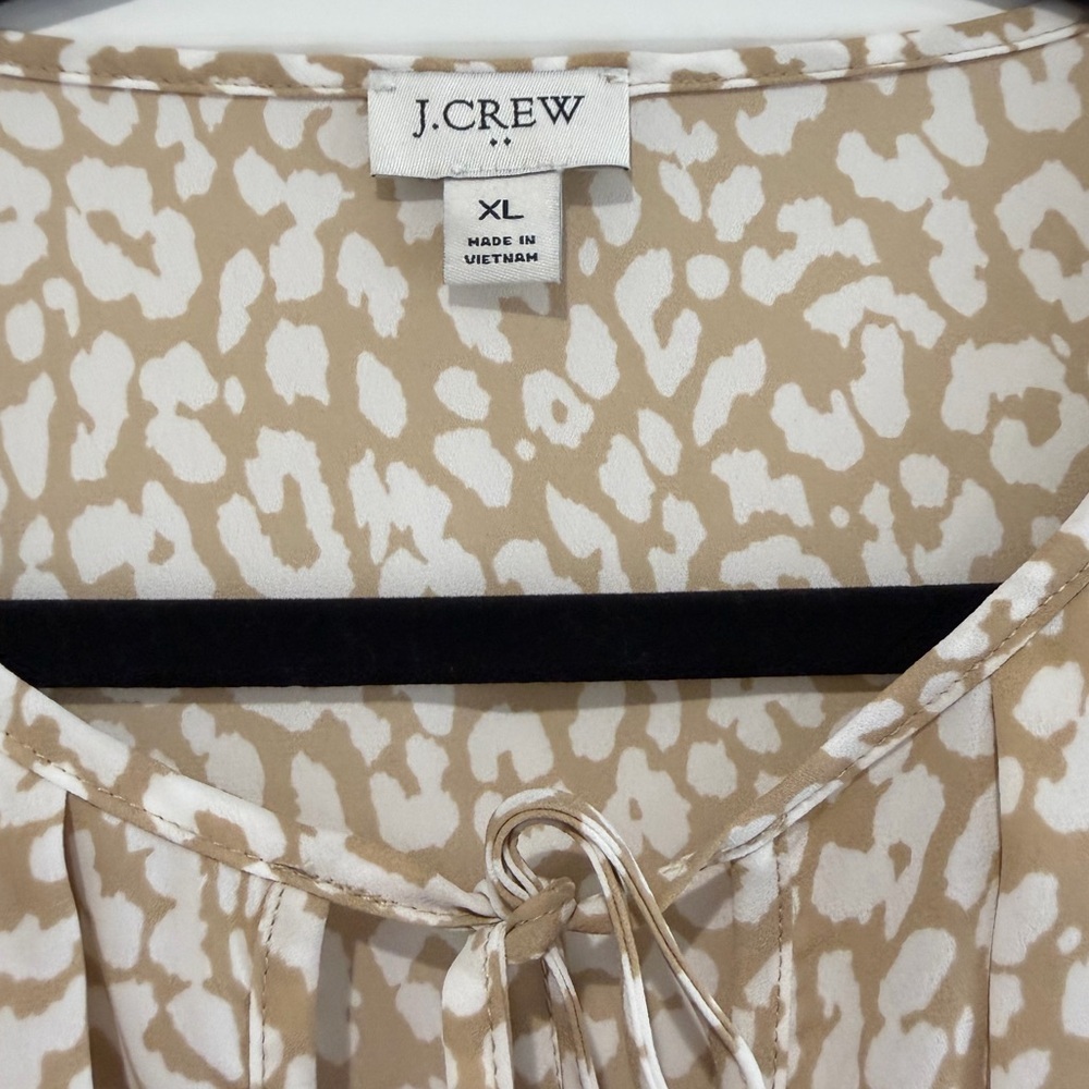 J. Crew Women's Beige Leopard Print 🐆Blouse - Picture 3 of 10